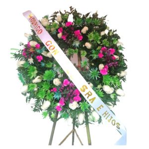 corona fúnebre en tripode