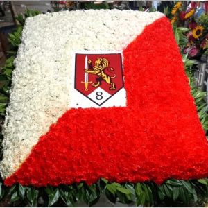 corona fúnebre tapizada en pompon