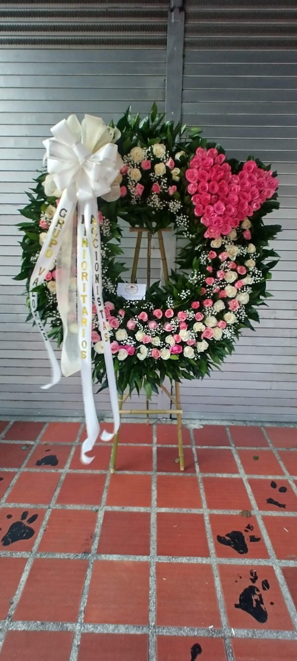 Corona Fúnebre Presidencial: Un Homenaje Elegante y Distinguido